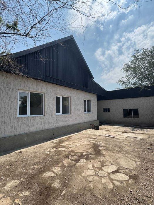 Продается дом. Рядом стадион, флагман в 2 минутах