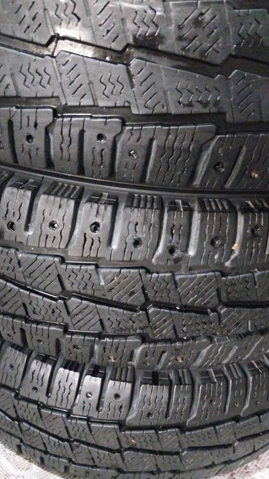 Продам срочно шины 215,70,р15.с