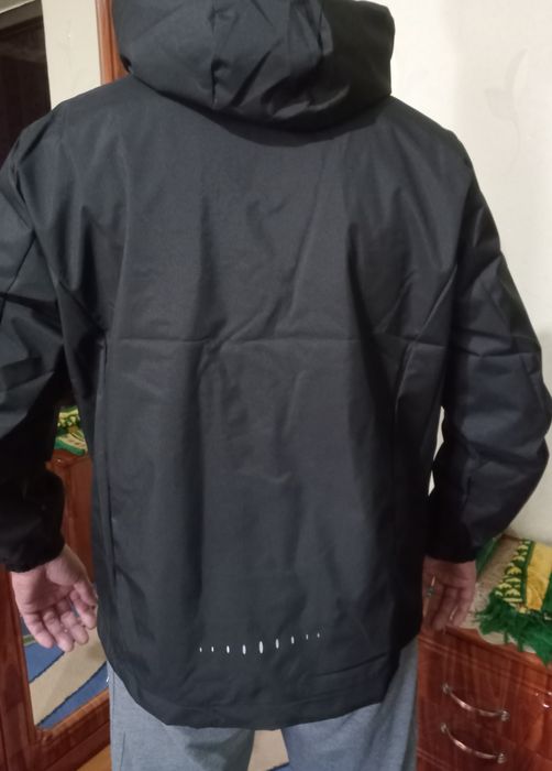 Продам ветровку новая