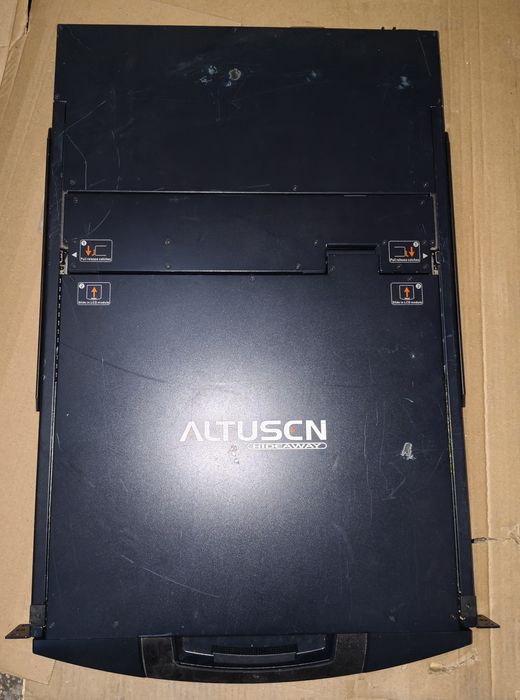 Consola Enterprise  KVM Rack Dual Rail Hideaway LCD 16 x RJ45 Ports ATEN Altusen KL1516