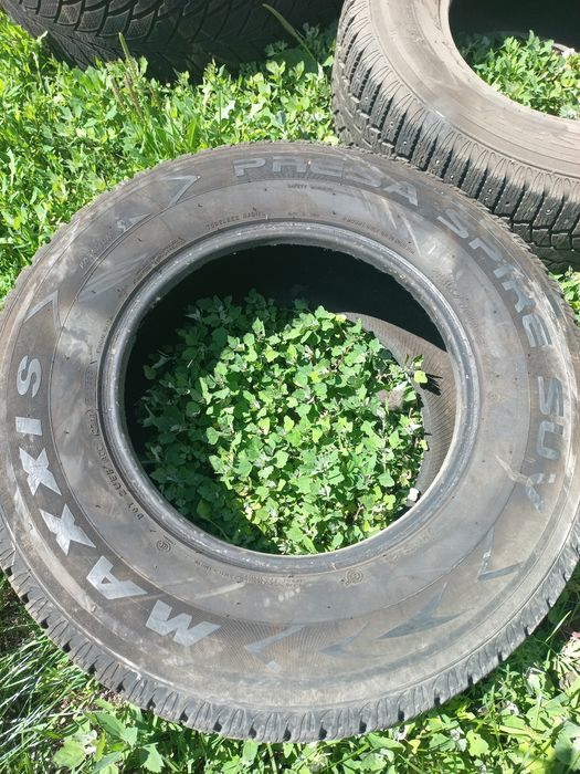 Продам  шины. Состояние среднее с шипами