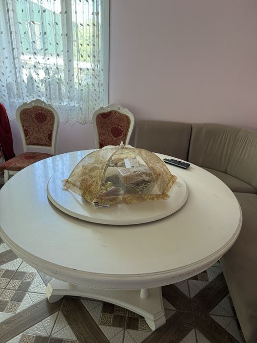 Продам стол с угловым диваном