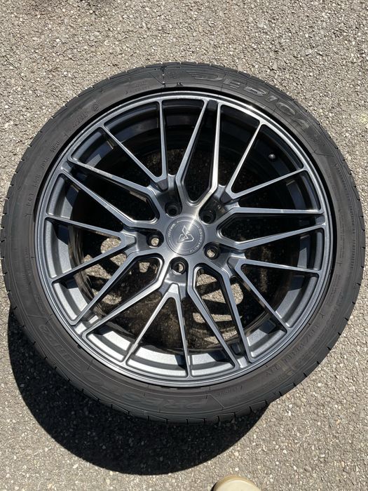 Vând set de jante Vennom Flowforged 18”, ET 40, 5x112
