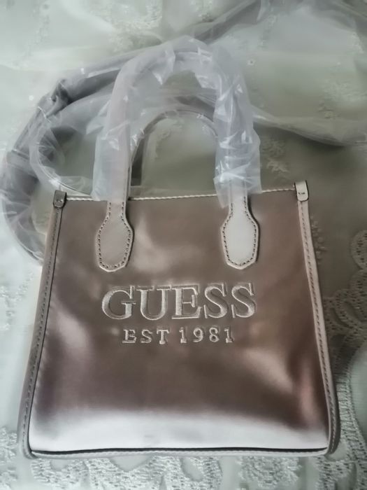 Чанта GUESS. Нова.