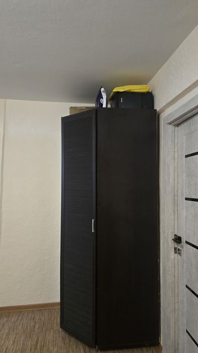 Продам шкаф угловой