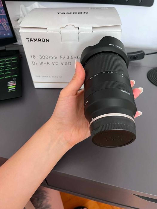 Obiectiv Tamron 18-300mm f/3.5-6.3 Di III-A VC VXD montura Sony E (APS-C)
