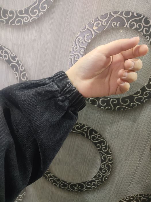 Продам джинсовую новую куртку стильную