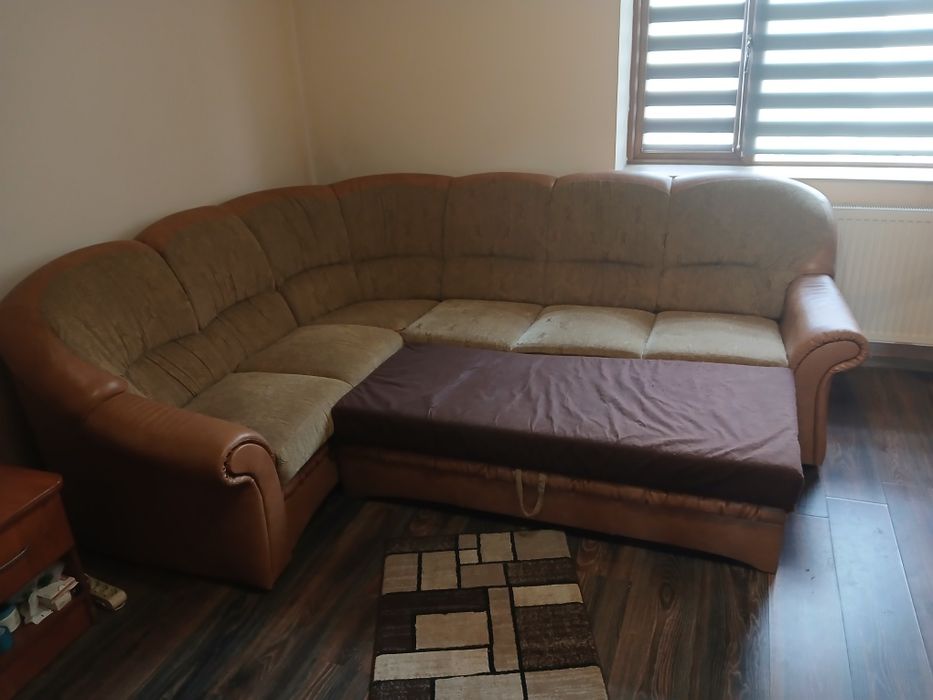 Vand coltar extensibil in stare perfectă fără nici un defect. Tel. 0748982132