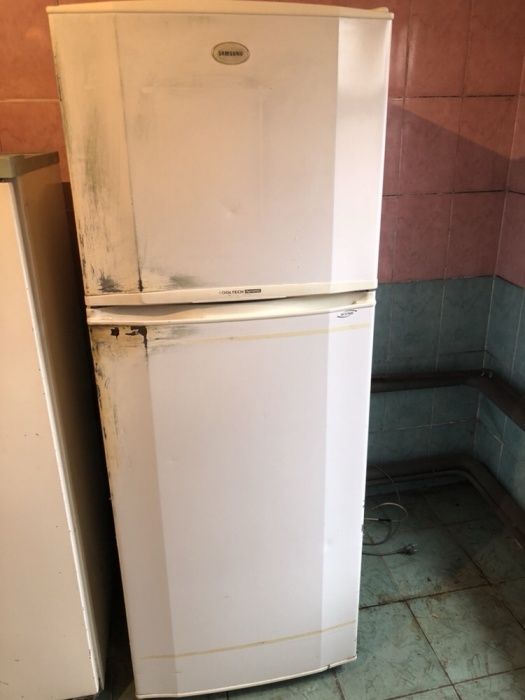 Продам холодильник цена 150000 тг.