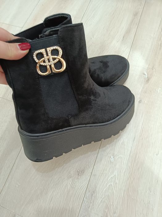 Зимни боти  на платформа