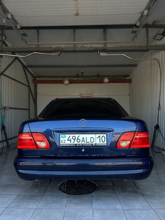 Mercedes-Benz E 230