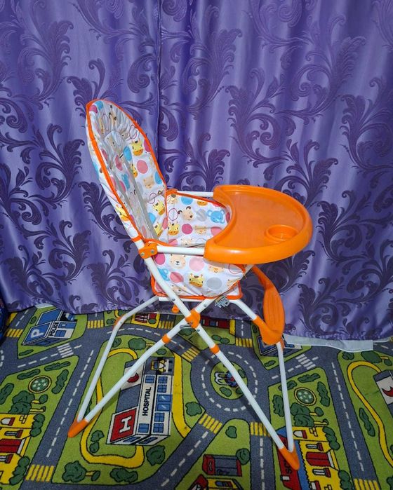 Vând scaun de masă pentru bebeluși și copii