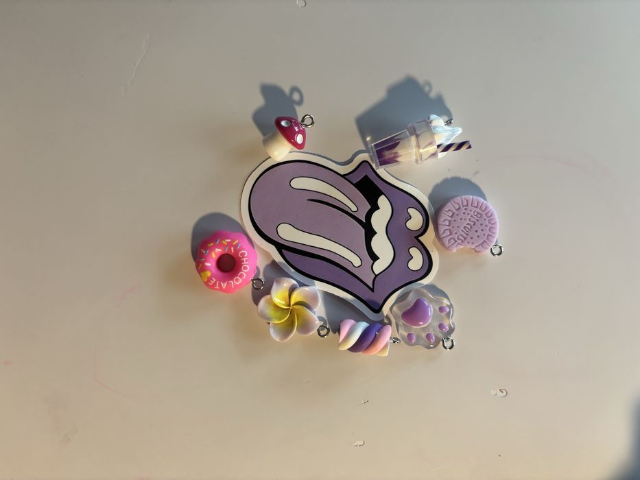 Висулки и стикери