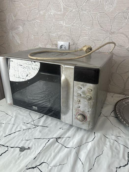 Диван стол и шкаф отдам бесплатно