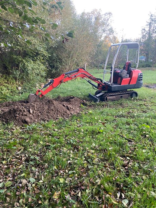 Închiriez miniexcavator