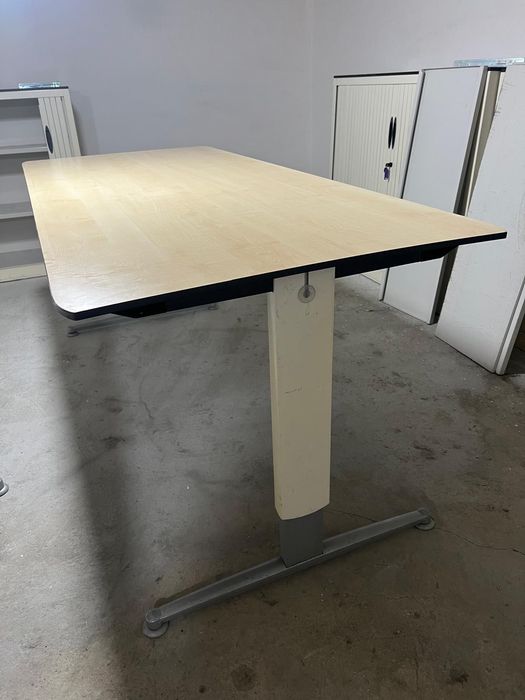 Masa de birou din textolit cu picioare reglabile