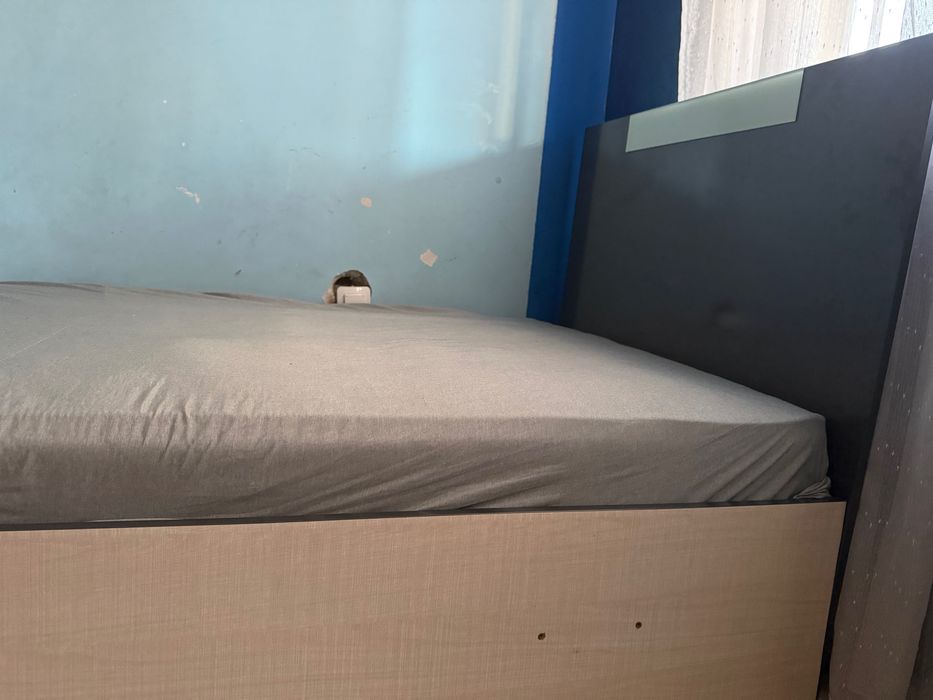 Легло с матрак в добро състояние