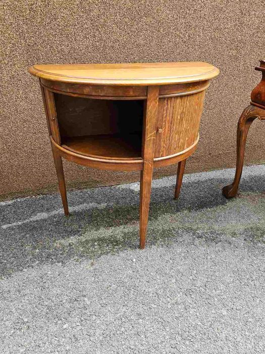 Английски конзолен шкаф с плъзгащи вратички