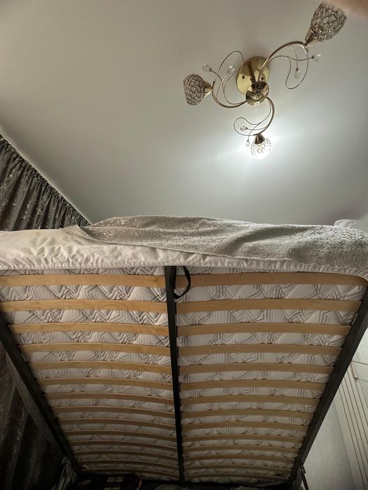 Продается кровать с матрасом