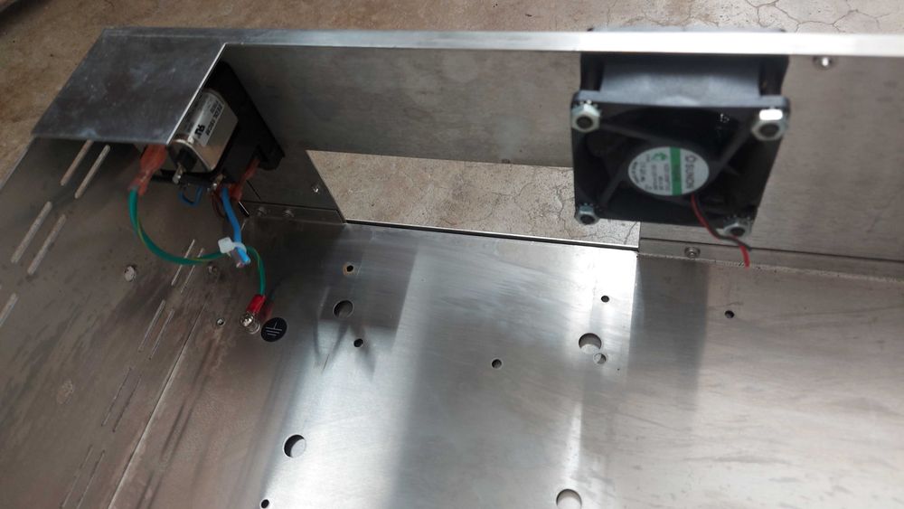 Cutie din inox pentru statii audio , surse sau alte aparate