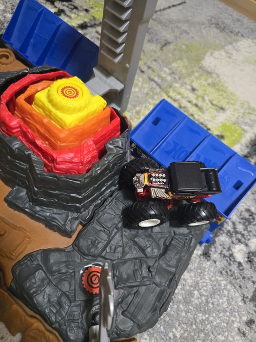 Mattel Hot Wheels Monster trucks арена: Bone shaker финале игрови комп