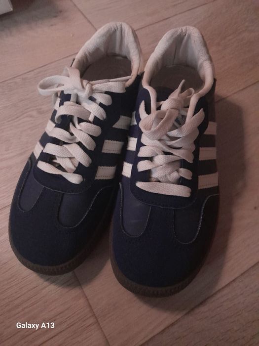 Детские кроссовки