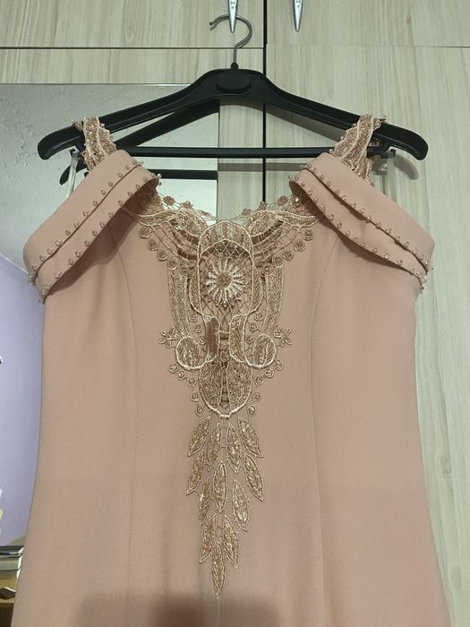 Официална рокля