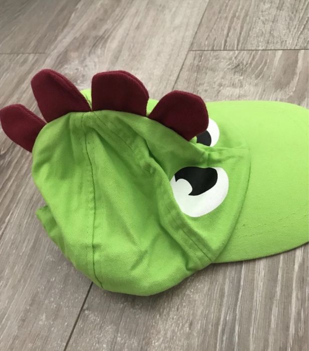 Palarie pentru soare cu dinozaur