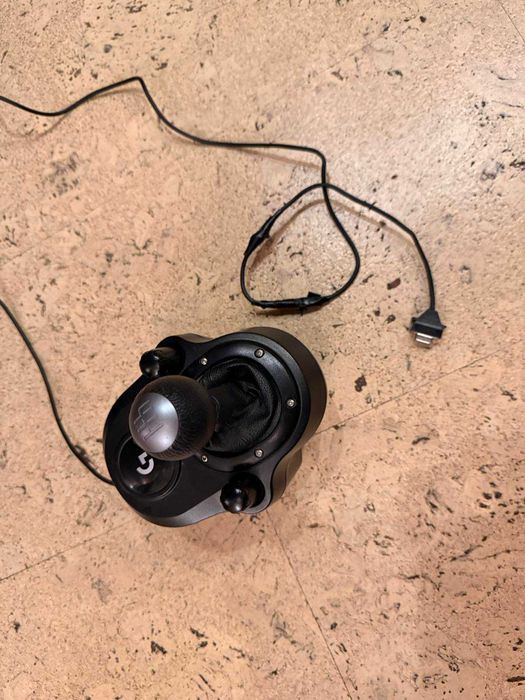 Logitech g29 DRIVING FORCE  волан с педали