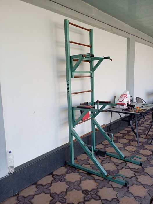 Шведская стенка с турником и брусьями