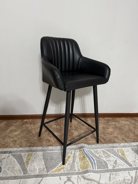 Продам кожаный барный стул