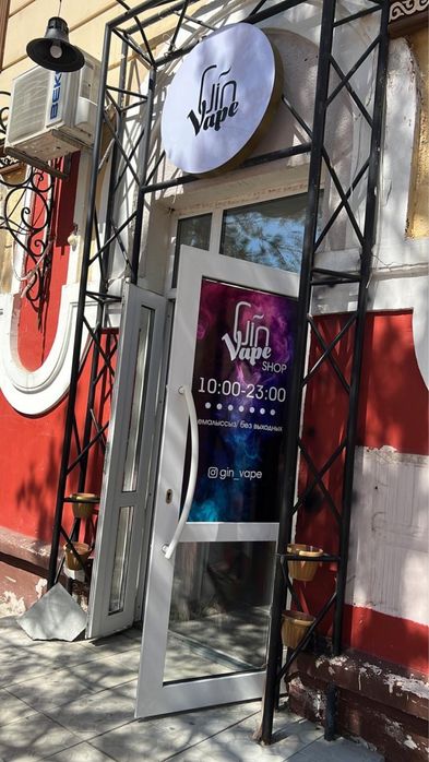 Сдам в аренду помещение под любой вид бизнеса.Центр - золотой квадрат.