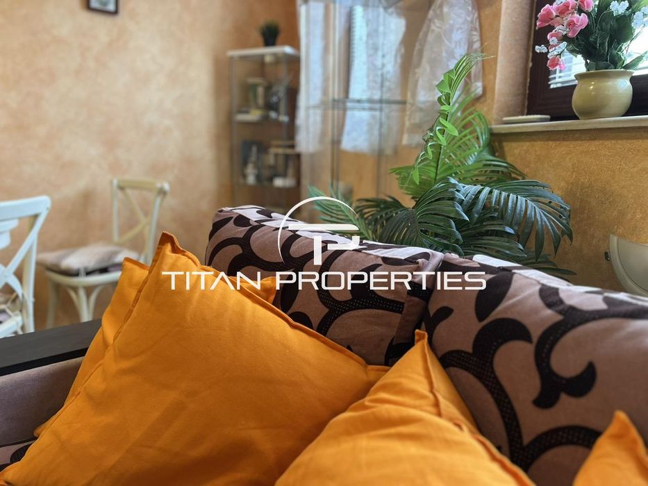 Дава се под наем Двустаен апартамент в Бургас, Център - 67 кв.м за 408 € - Снимка #1