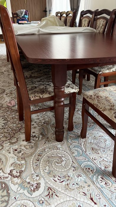 Продам стол гостинный