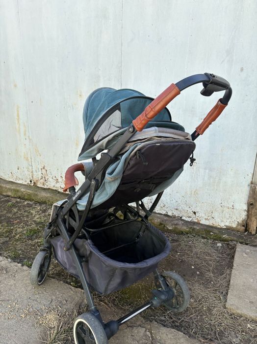 Продам детскую прогулочную коляску