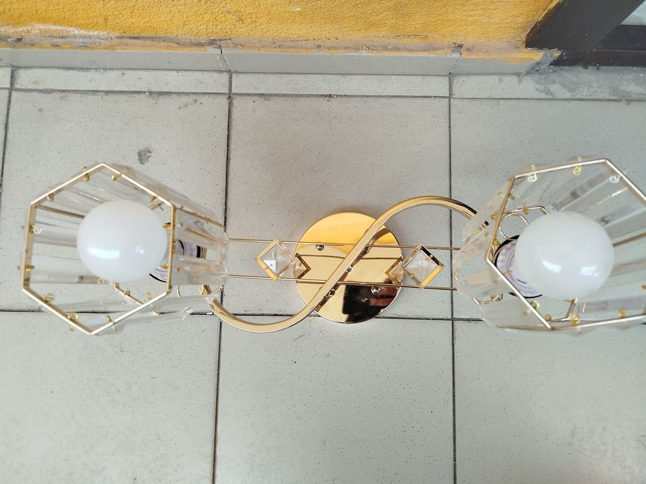 Продам золотистую люстру