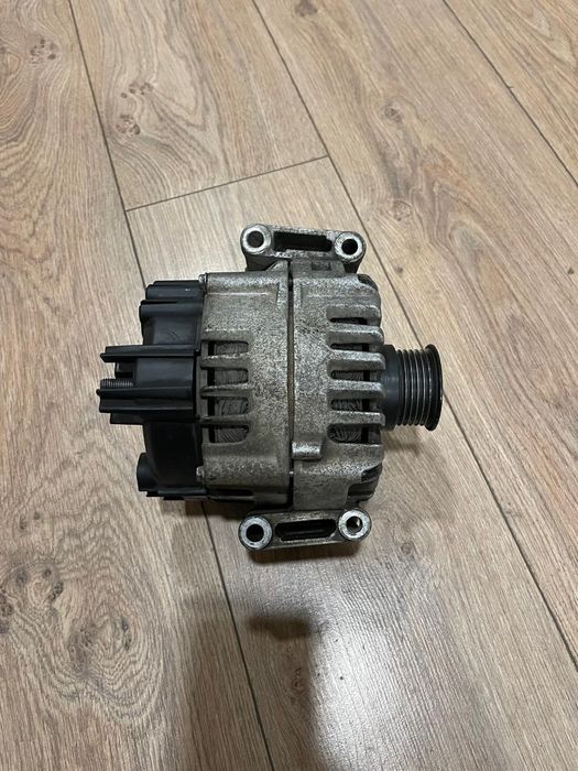 Продам генератор на Мерседес (оригинал)