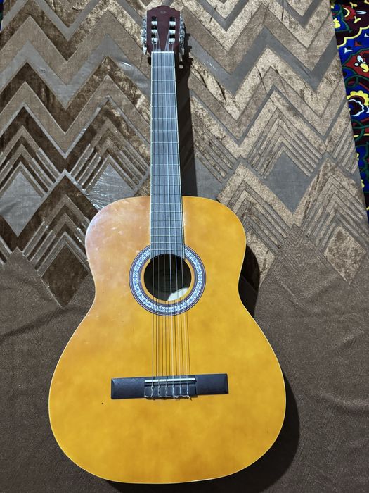 Gitara sotiladi 800 ming soʻm