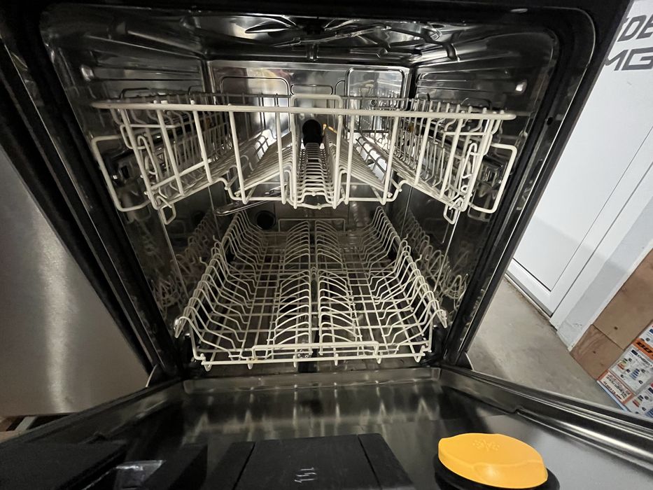 Професионална съдомиялна машина Miele PG 8059