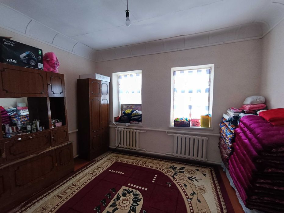 Сырдарё шахрида 14 сотих, 5 хонали ховли уй сотилади.