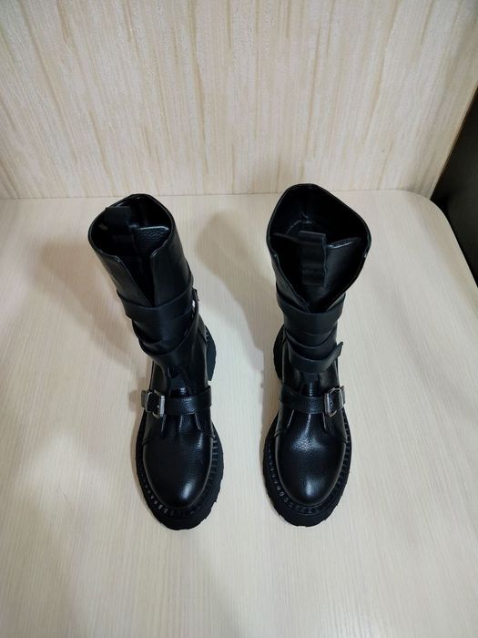 Новые женские ботинки