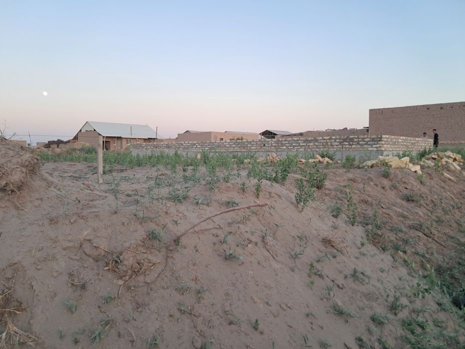 Жой урни сотилоди 400 кв