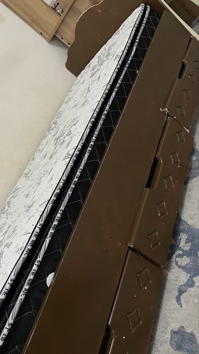 Matras +kravat 1 kishilik. Uzunligi 1,70.  Eni 67 sm.