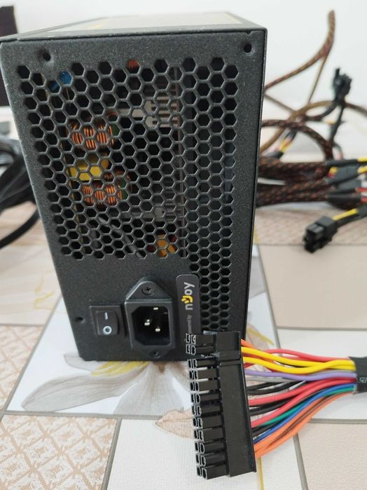 Sursa pc njoy Woden 750 . 80 plus gold