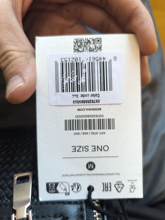 Мъжка чисто нова чантичка Bershka със етикет