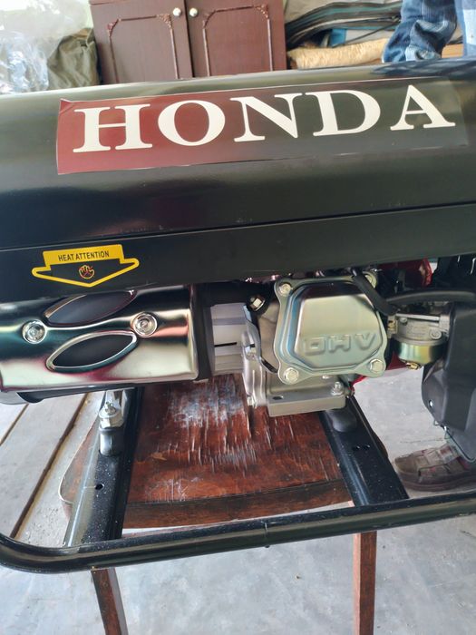 Продам  генератор новый