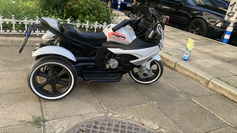 Акумулаторен мотор