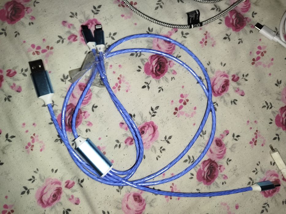 Vând fir usb încărcare  telefon casti si de masina NOU