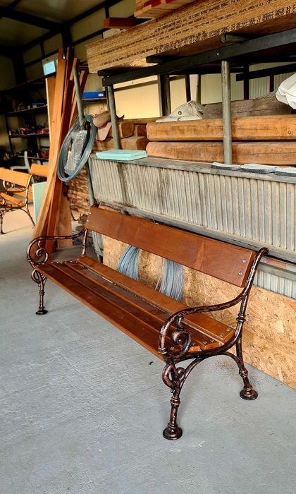 Executam confecții metalice, garduri, porți, terase, balustrade.