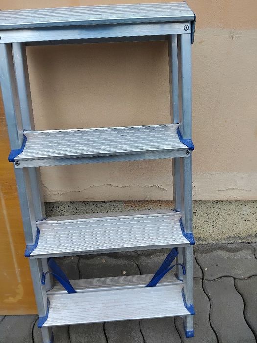 Scara de aluminiu dubla